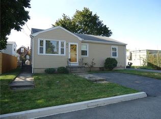 118 Cleveland Ave, Cranston, RI 02920