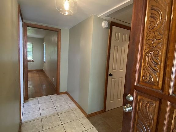 4th image of 611 Avenue E