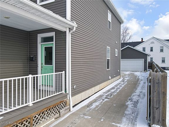 3rd image of 4019 E 42nd St
