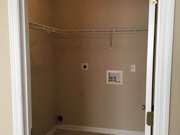 4th image of 617 Belle Ct