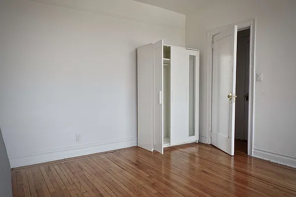 Rented by Albert Attias, LREB | media 17