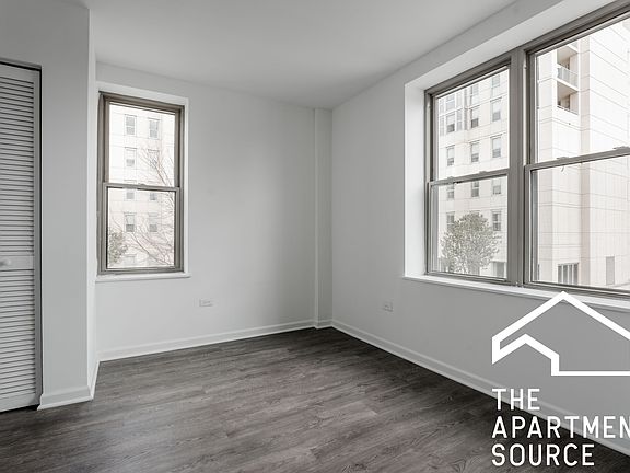 5th image of 940 W Winona St APT 806