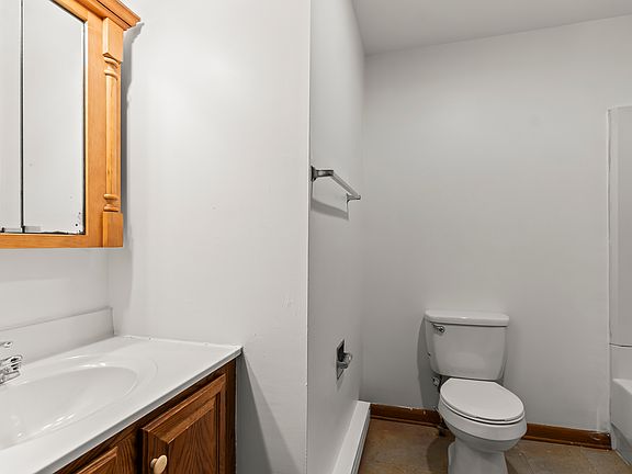 4th image of 426 W Washington St #B