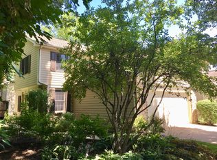 27W240 Pin Oak Ct, Winfield, IL 60190