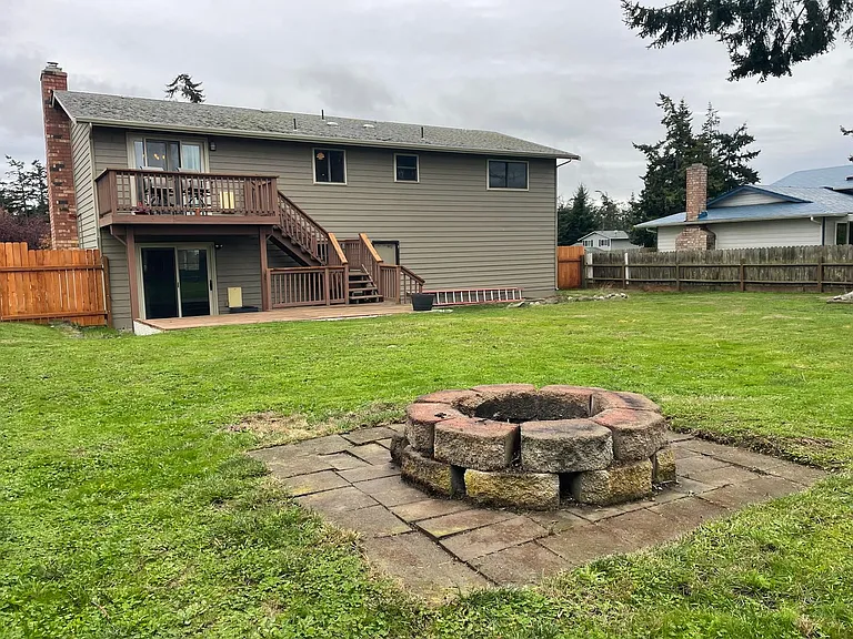 555 NW Fairhaven Dr — Photo 4