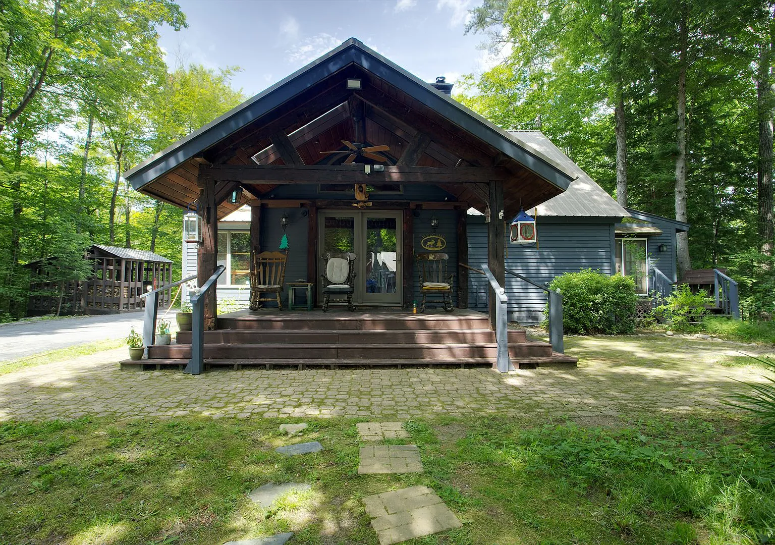 Furnished Private 3 Bed Winter *Seasonal Rental* - 6 Month Term Available 11/1/26 - $3290/Mo — Photo 2