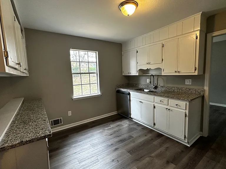 4565 Rockdale Ct — Photo 8