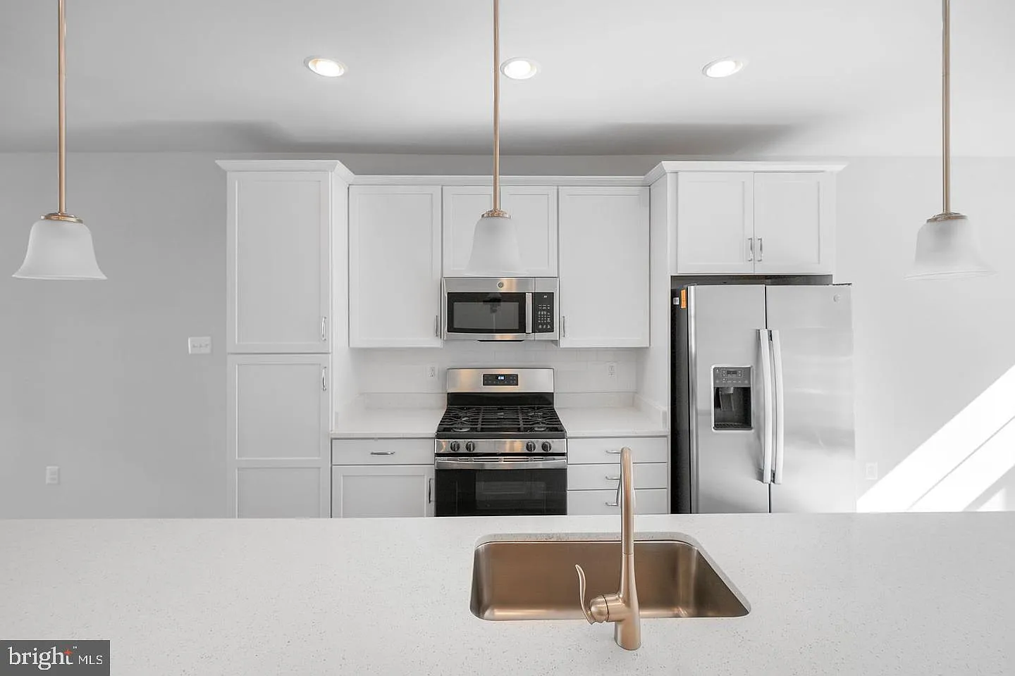 5 bed, 4.5 bath, 1728 sqft, $3,500 — Photo 4