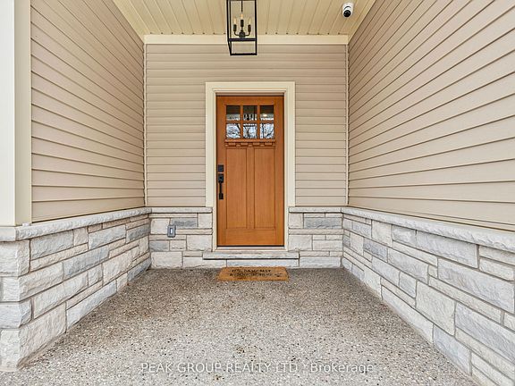 3rd image of 689 Canboro Rd