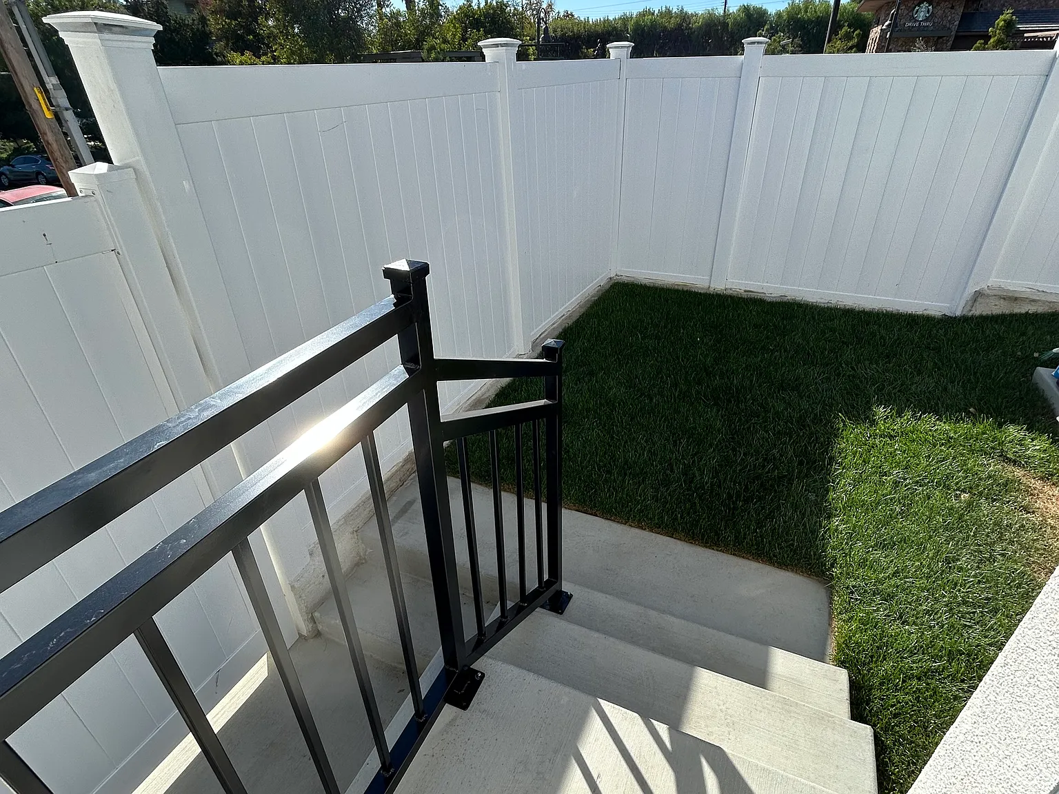 616 E Avenida De Las Flores — Photo 2