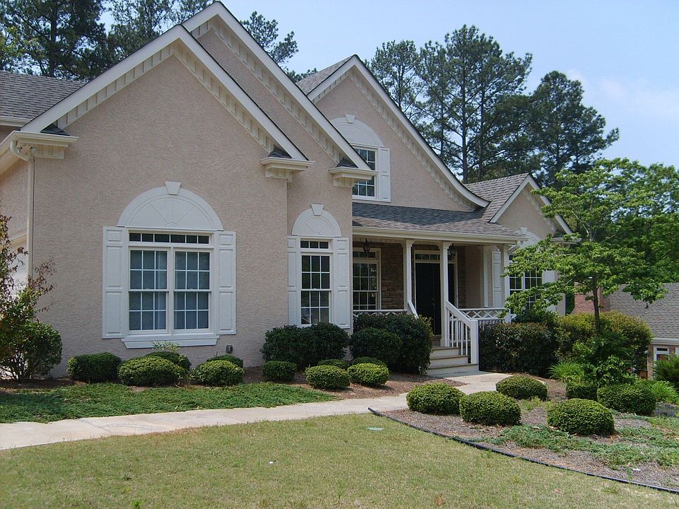 Beautful stucco in established Lake Sovereign