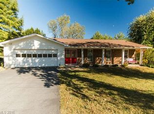 10 Wedgewood Dr, Mills River, NC 28759