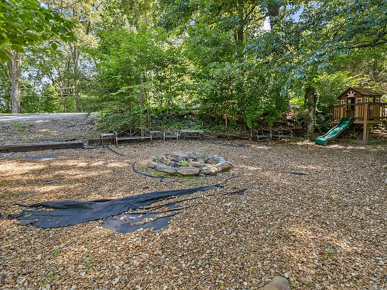 969 Henderson Ave — Photo 53