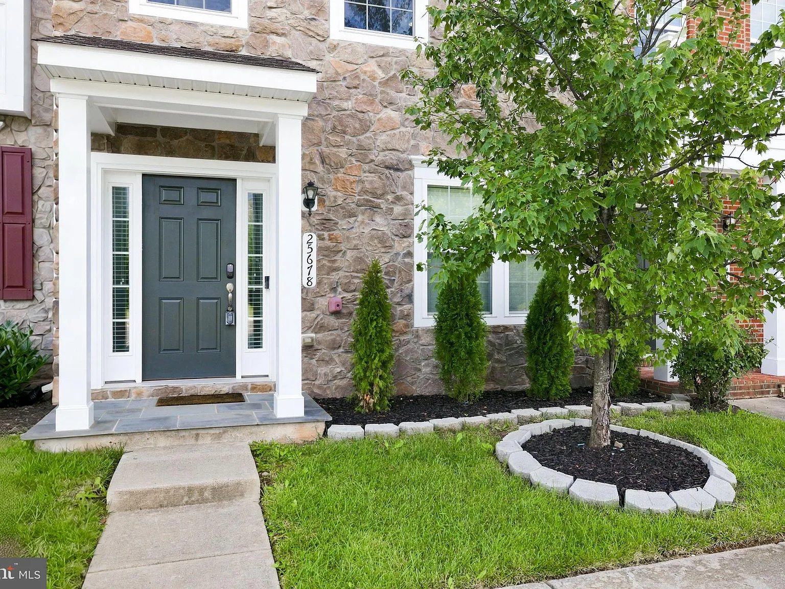 4 bed, 3.5 bath, 2360 sqft, $3,350 — Photo 3