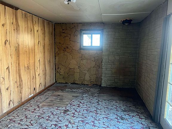 4th image of 803 Jackson St