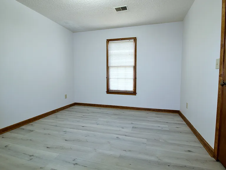 585 Wayside Dr — Photo 14