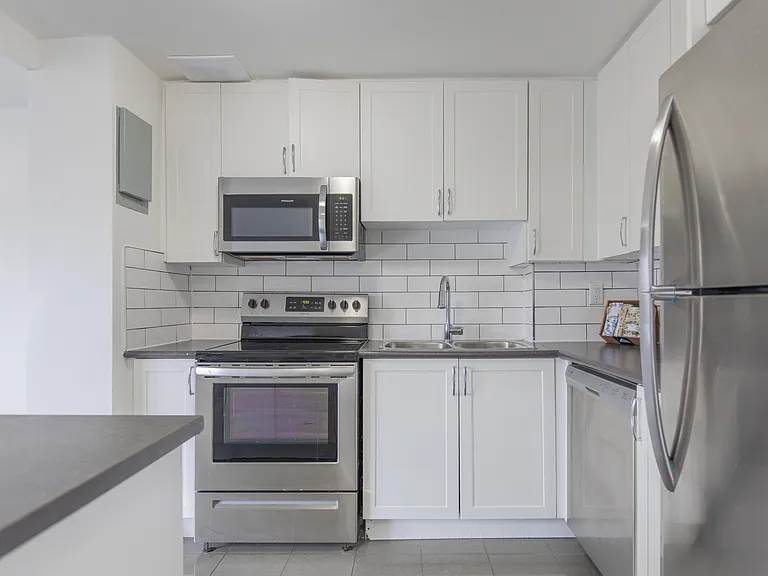 285 Erb St W — Photo 14