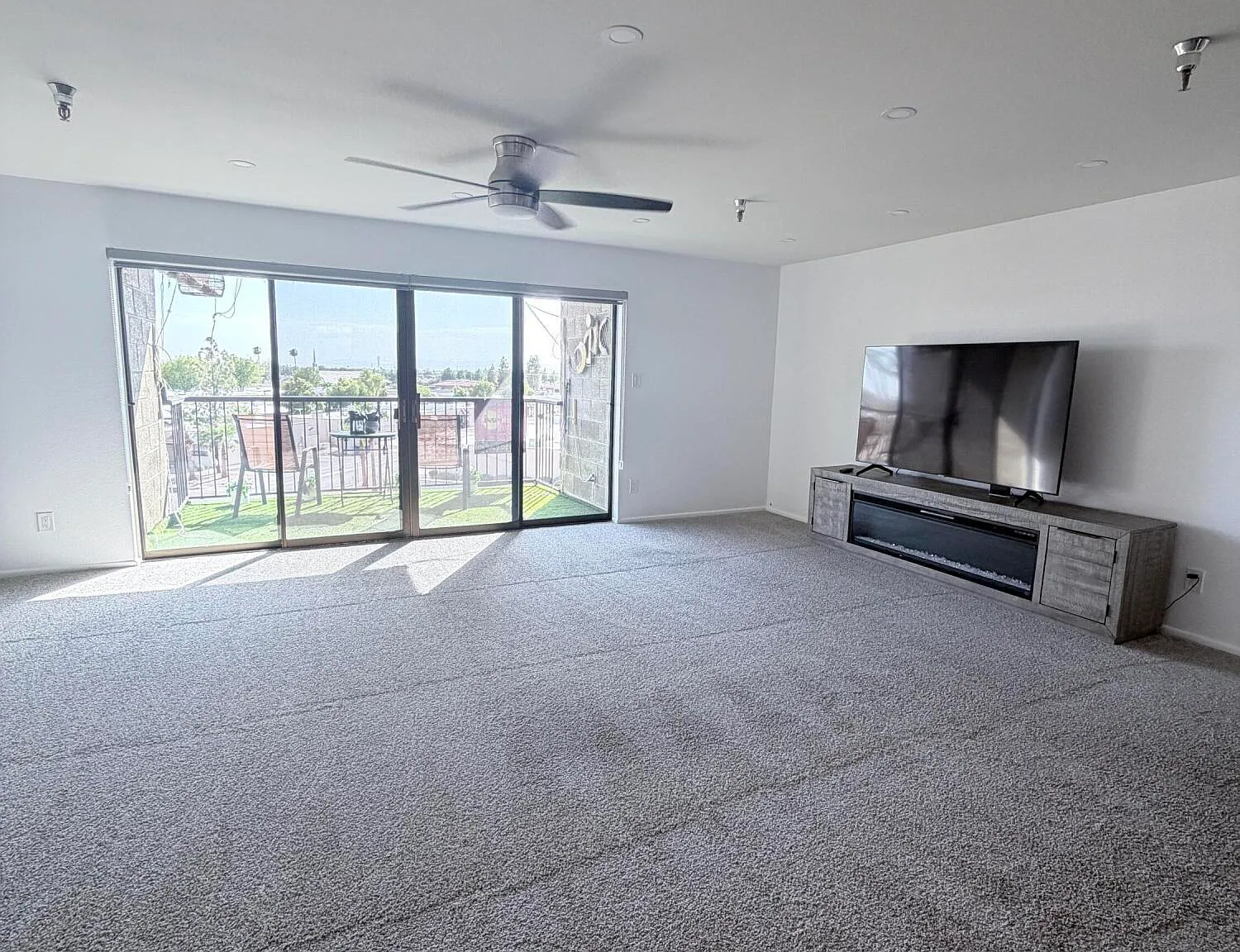 2 bed, 2.0 bath, 1403 sqft, $1,750 — Photo 3