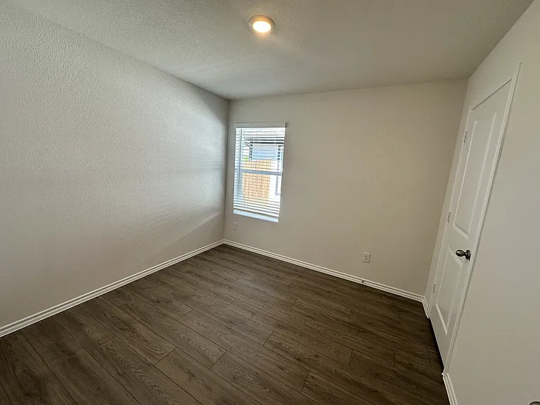 1153 Northfield Dr — Photo 9