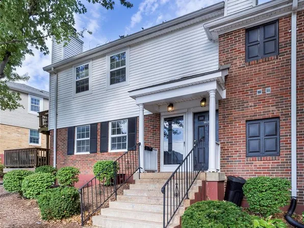 1426 Peacock Ln, Saint Louis, MO 63144