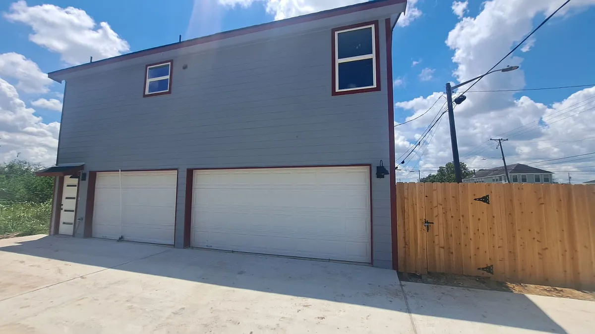 Photo 2 of 9 - 9806 Fillmore St #C - Houston, TX Building Photo - 9806 Fillmore St #C