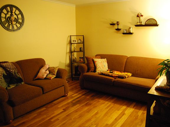 3rd image of 526 Filbert St