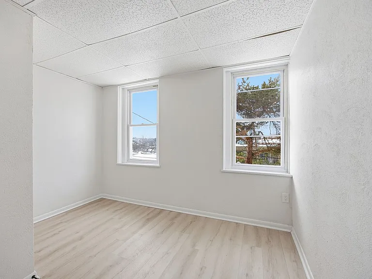 141 Oneida St — Photo 21