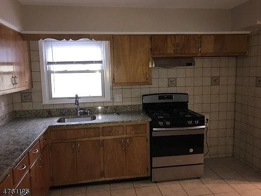 2nd image of 838 Adams Ave #2FL