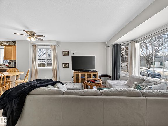 4th image of 11933 77th St NW