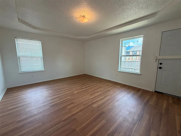 425 Signal Hill Ct N — Photo 8