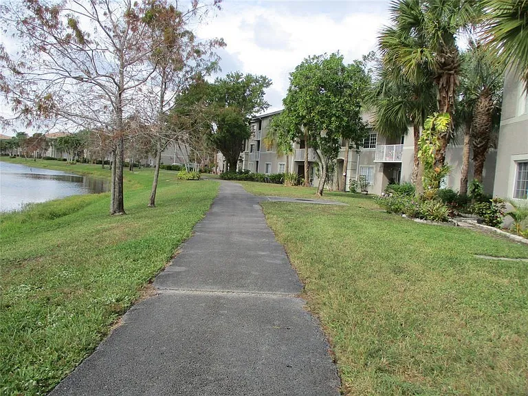 5045 Wiles Rd #206 — Photo 22
