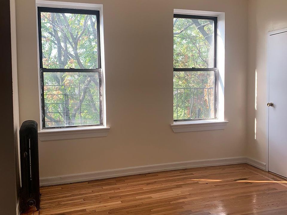 2nd image of 3525 Rochambeau Ave