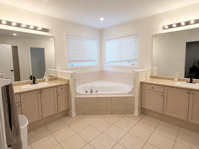 250 Admiral Dr — Photo 14