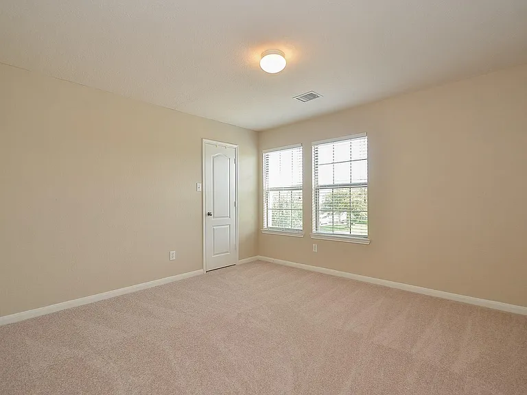 2410 Crossmill Ln — Photo 37