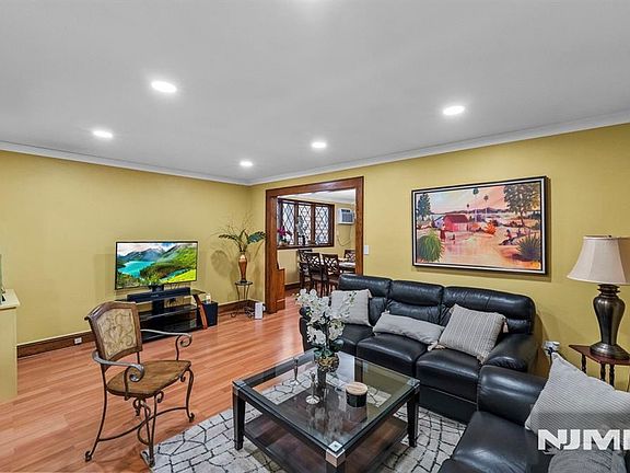 5th image of 16 Washington Avenue
