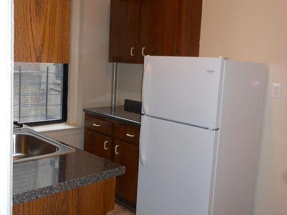 4th image of 1231 Fulton Ave APT 1A