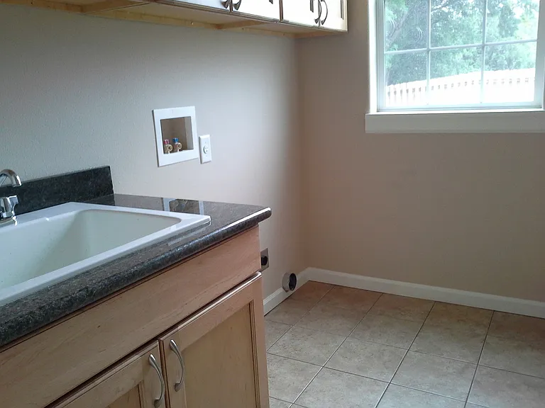 2642 Newton St — Photo 6