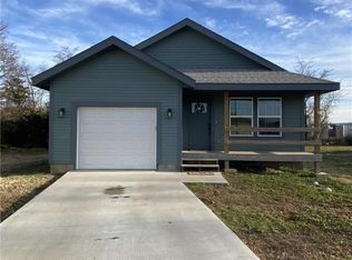 305 Estates Dr, Green Forest, AR 72638