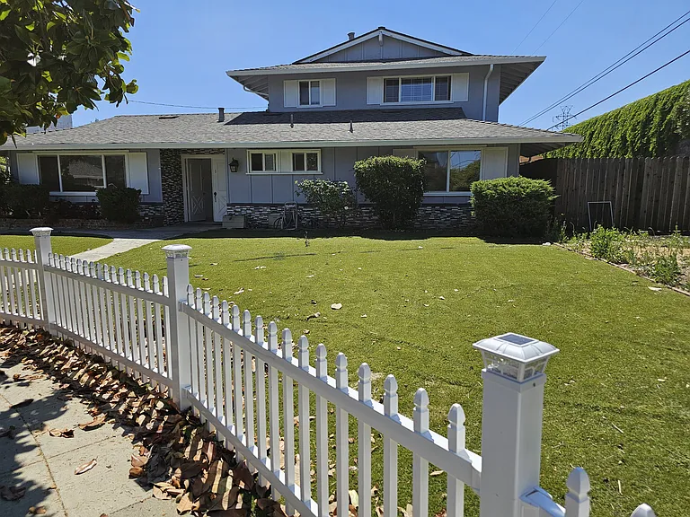 890 Teakwood Ct #A — Photo 2