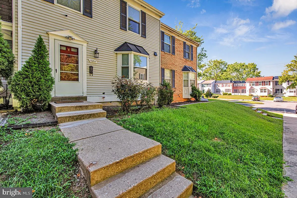4 bed, 3.5 bath, 1812 sqft, $3,000 — Photo 3
