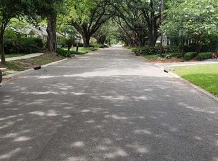 1661 Country Club Dr, Baton Rouge, LA 70808