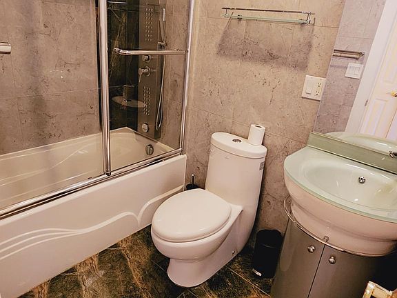 2nd Floor Full Bath, Modern