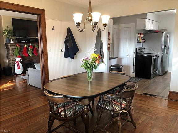 5th image of 457 E Archwood Ave