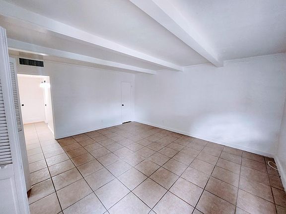 5th image of 1522 W Mulberry Dr #1