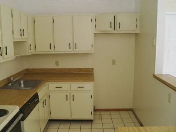 3rd image of 2524 Oak Park Way