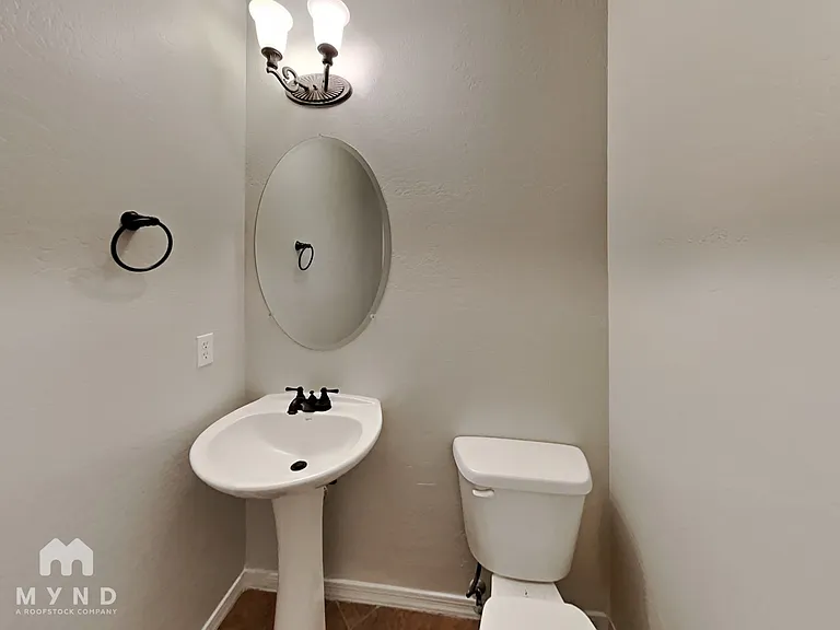 17524 W Mandalay Ln — Photo 11