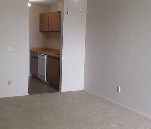 4th image of 231 Templegreen Dr NE