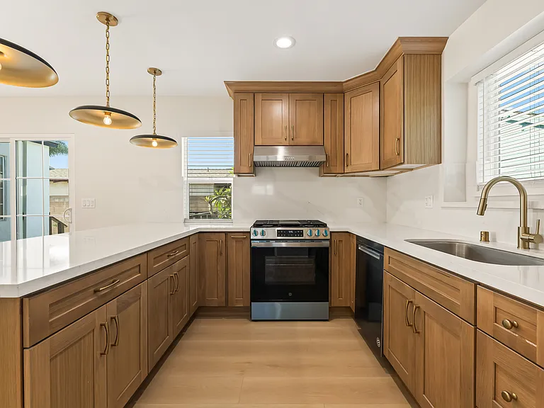9716 Felton Ave — Photo 4