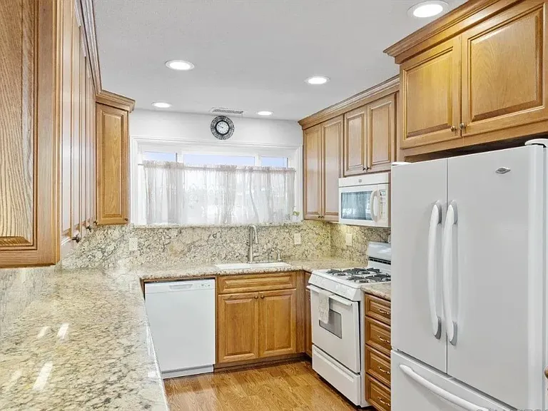 4843 Lehrer Dr — Photo 6