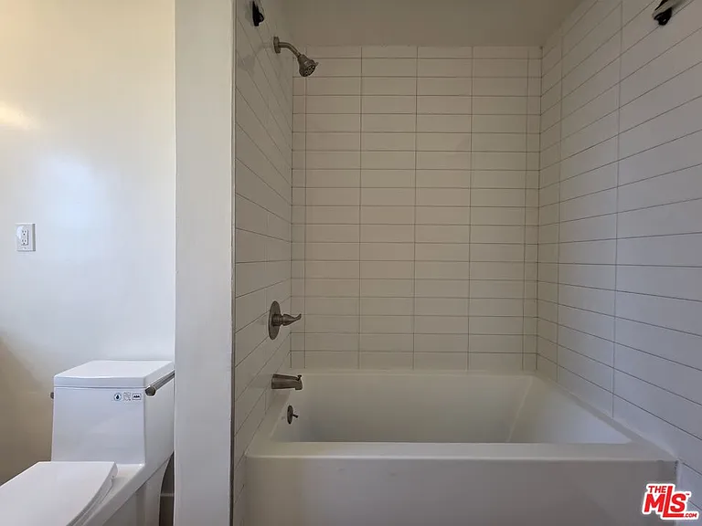 1635 S Beverly Glen Blvd #6 — Photo 18